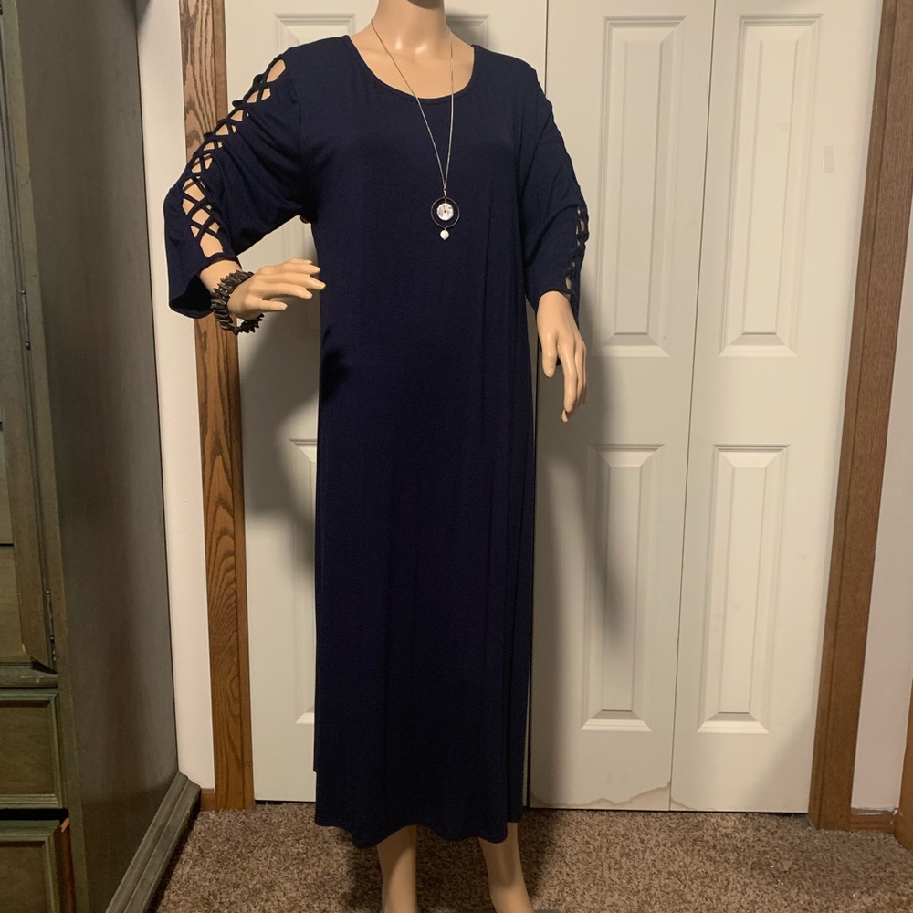 NWT. Ladies pullover Navy dress with lattice long sleeves. Size 2X